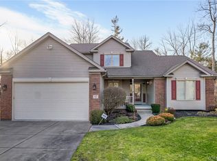 47 Gatehouse Ln, East Amherst, NY 14051