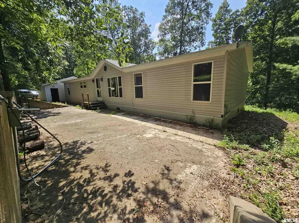 1119 Firecracker Rd, Jacksonville, IL 62650