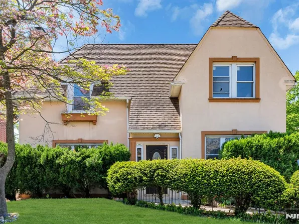 297 Hamilton Pl, Hackensack, NJ 07601