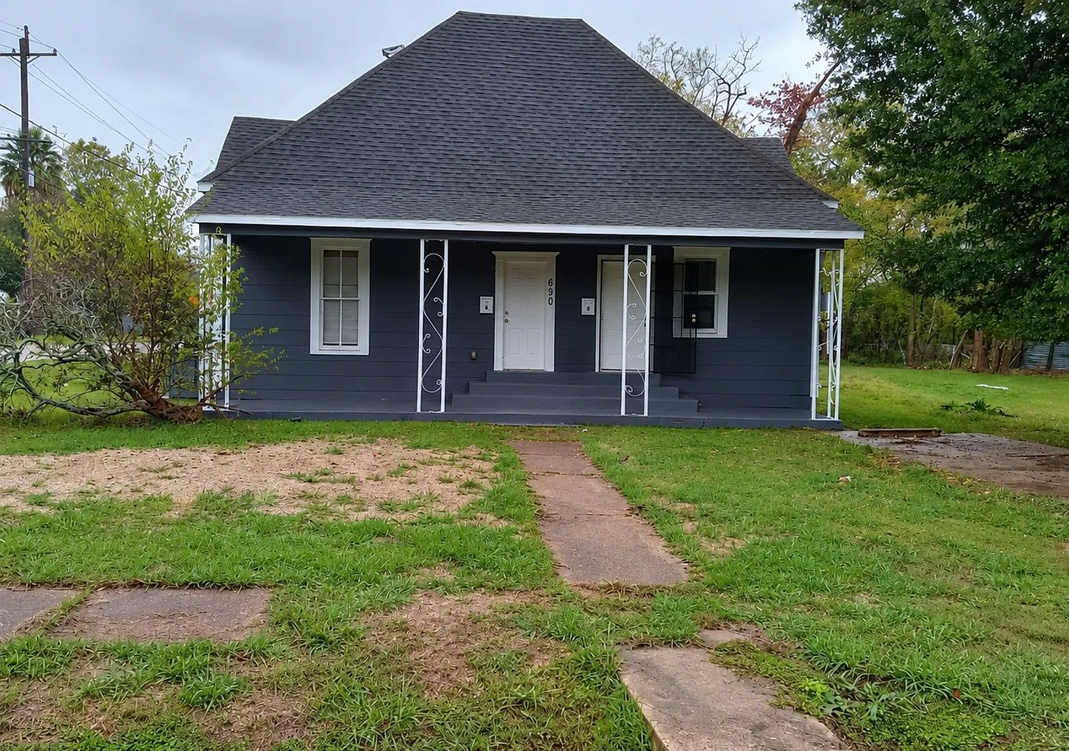690 Avenue E — Photo 1