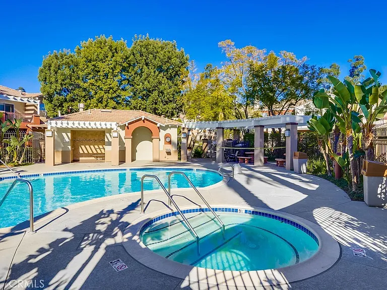 54 Santa Barbara Ct — Photo 33