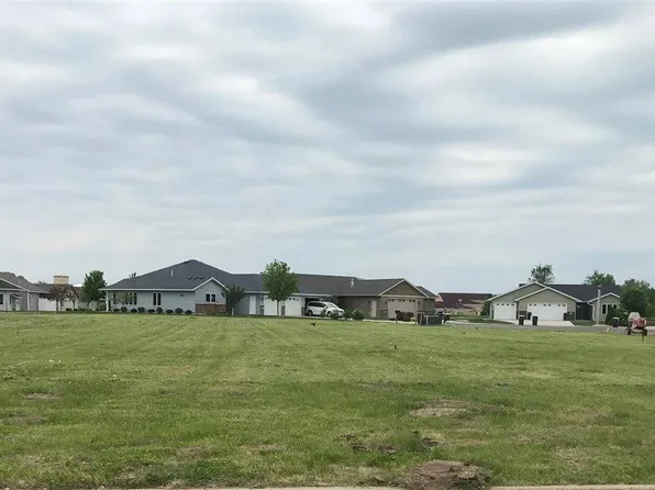 701 Dover Ct, Saint Peter, MN 56082