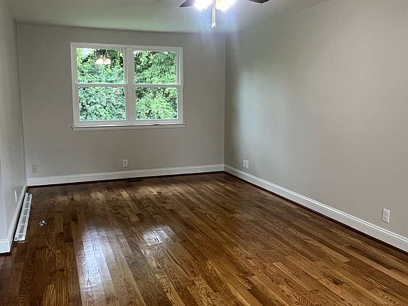 3rd image of 305 Anna Ct