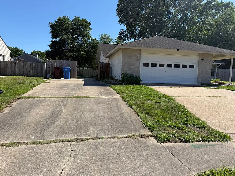 921 Bowling Green Trl — Photo 37