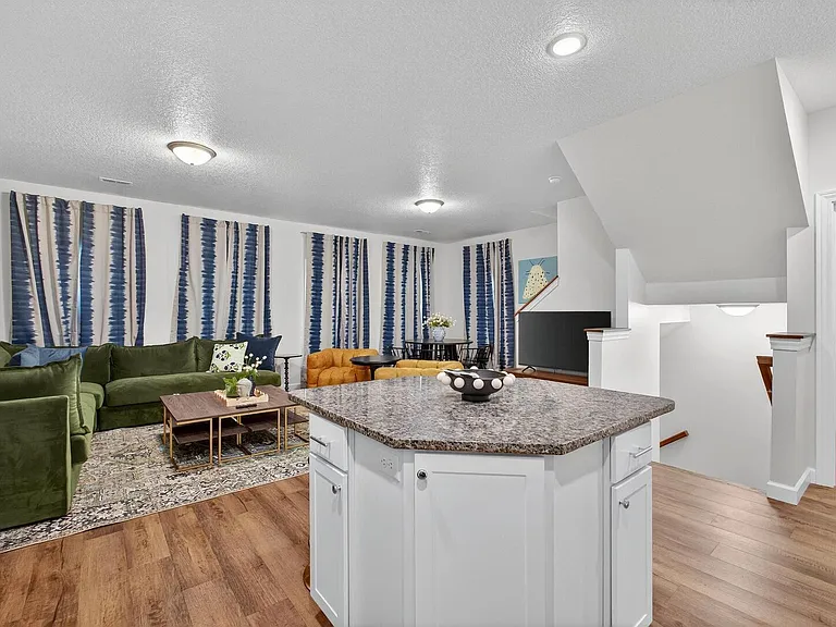 4833 Lauren Ln — Photo 7