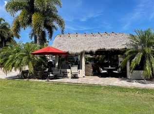470 NW Sandtrap Ln, Port Saint Lucie, FL 34986