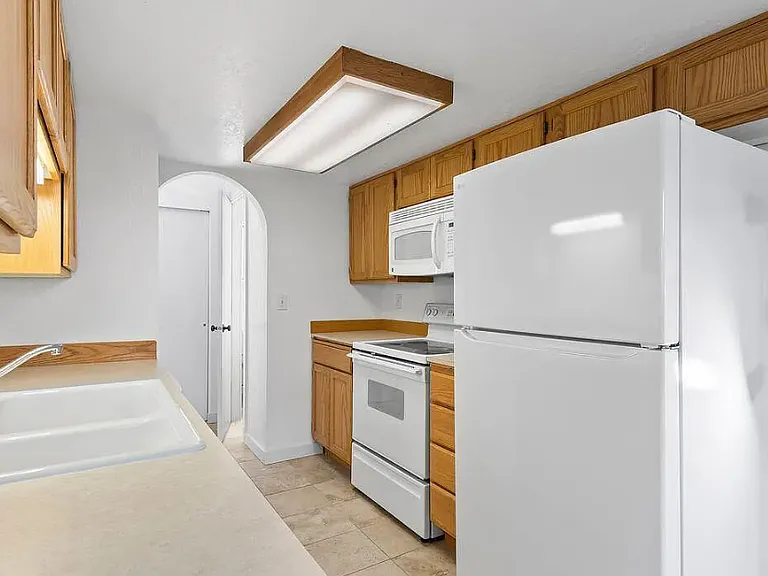 207 S 8th Ave #7 — Photo 8