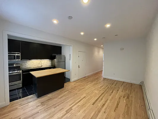 Rented by Bank Neary | media 12