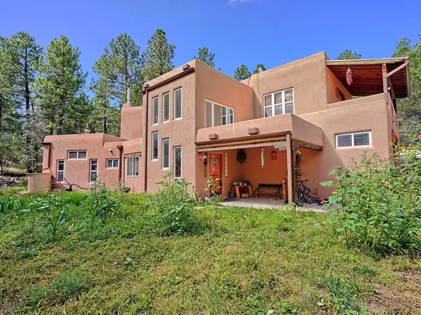 33 Ramble Wood Blvd, Tijeras, NM 87059