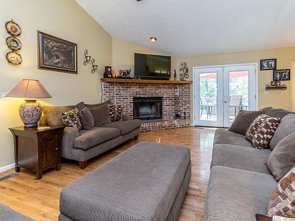 4th image of 40 W Carolyn Cir