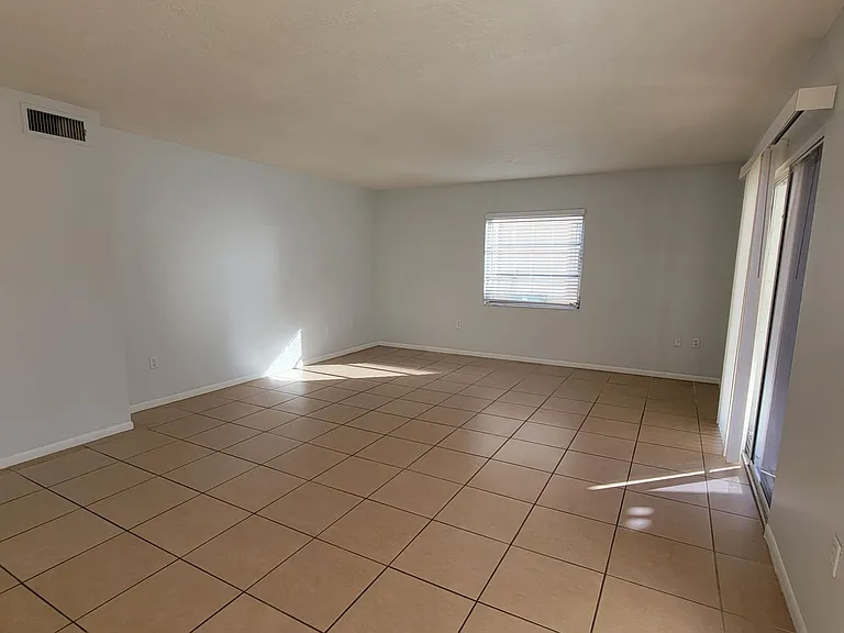 504 Barcelona Avenue — Photo 3
