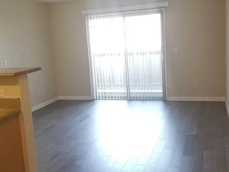 2265 Lakeview Cir — Photo 3