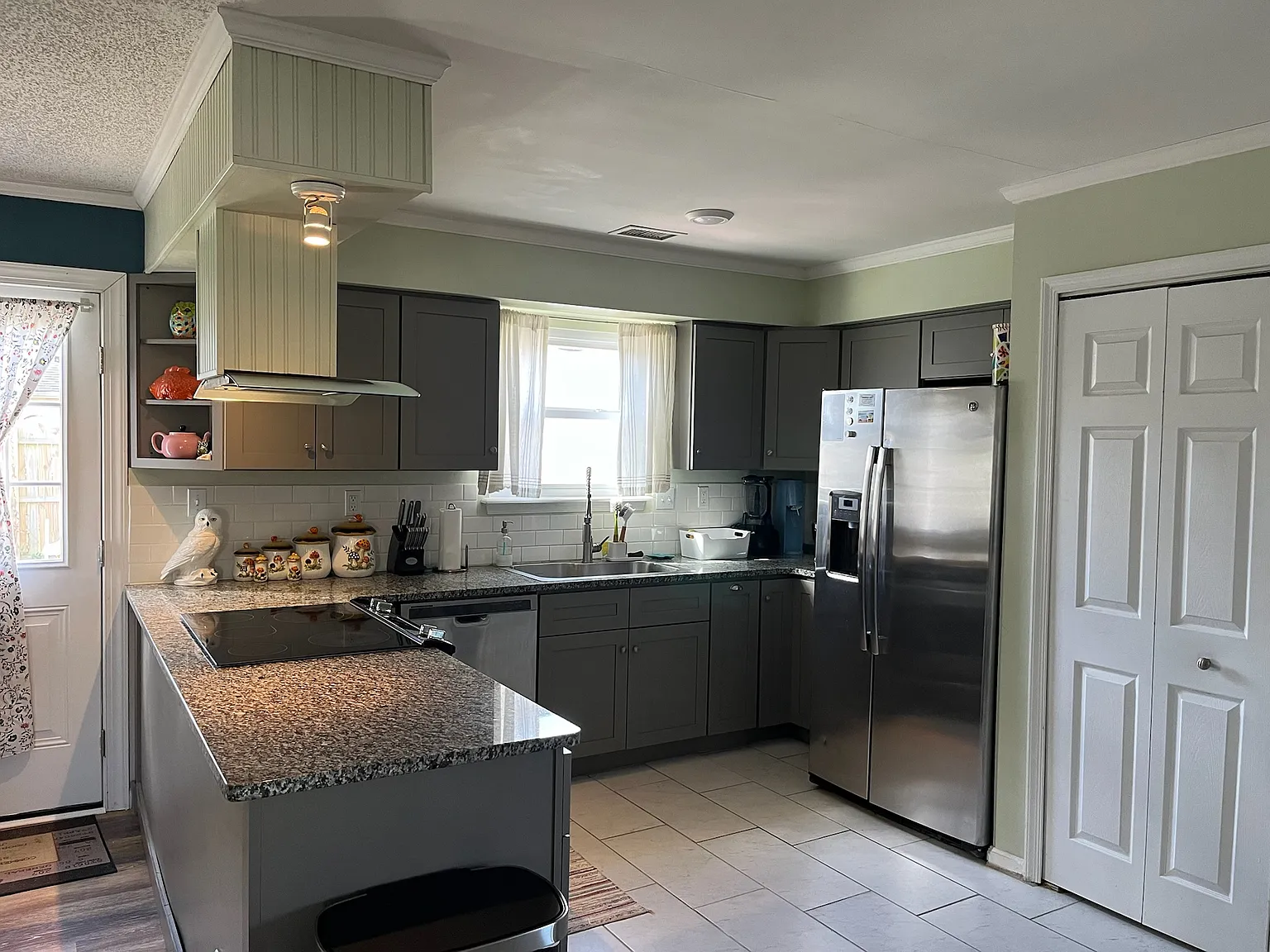 3 bed, 1439 sqft, $2,430 — Photo 3