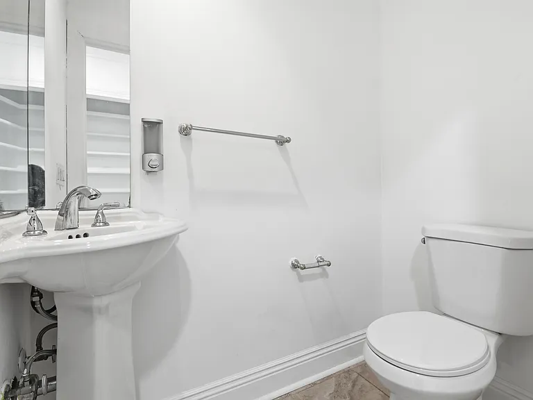 519 Summit Ave — Photo 17