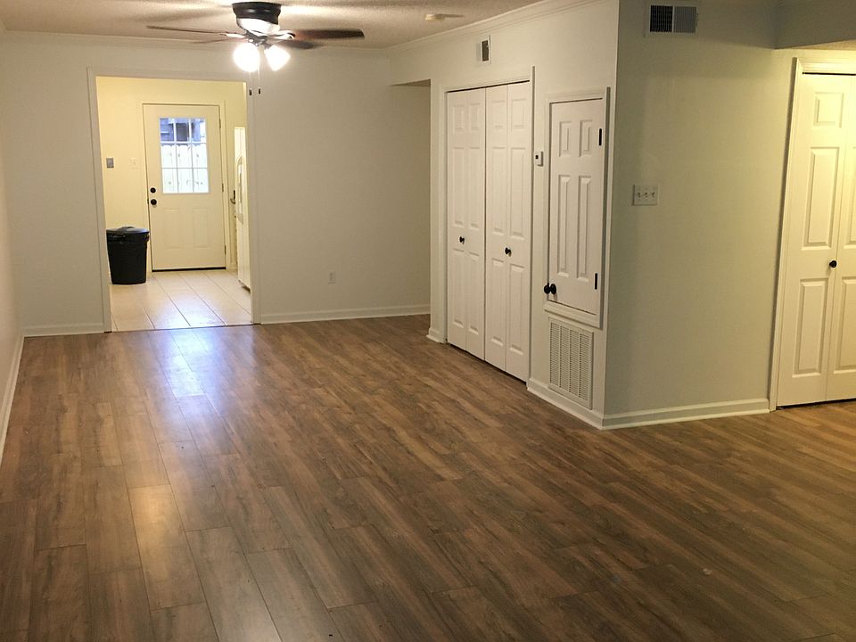Living Area, toward kitchen