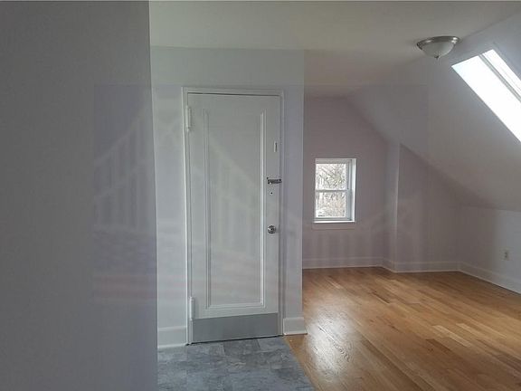 4th image of 160 Elm Ave