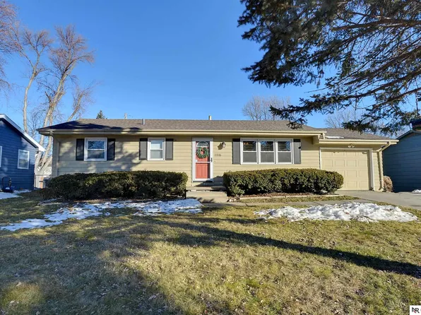 11006 Westover Rd, Omaha, NE 68154