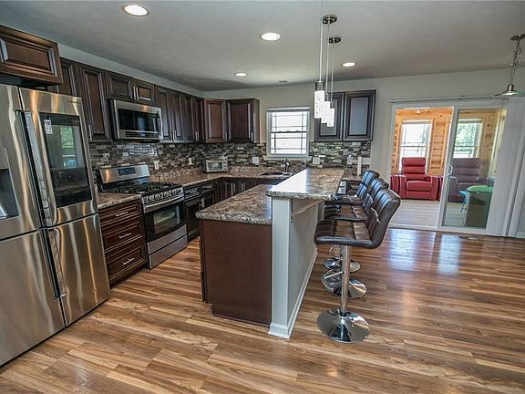 3rd image of 385 Hubbell Cir