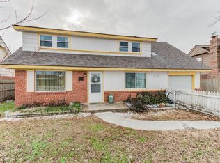 912 SW 5th St, Moore, OK 73160