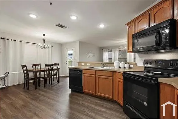 2026 Kingsbridge Dr — Photo 13