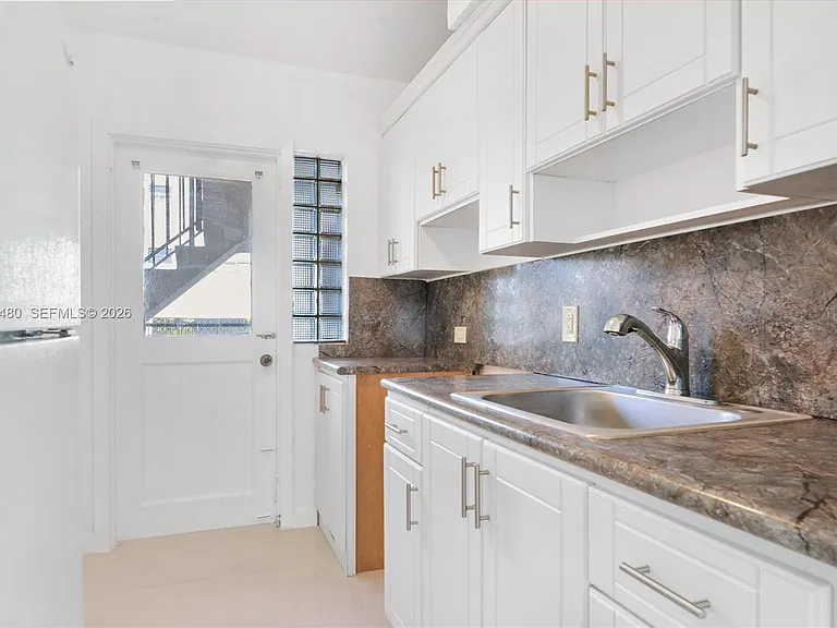 974 Biarritz Dr #11 — Photo 5