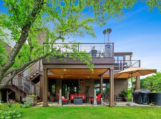 91 Briarwood Cir, Oak Brook, IL