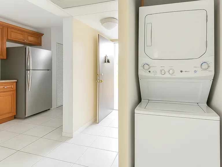 Island Club - 9000 NW 28th Dr Coral Springs, FL 33065 — Photo 9