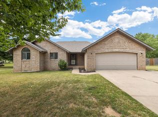 613 S Main St, Willard, MO 65781