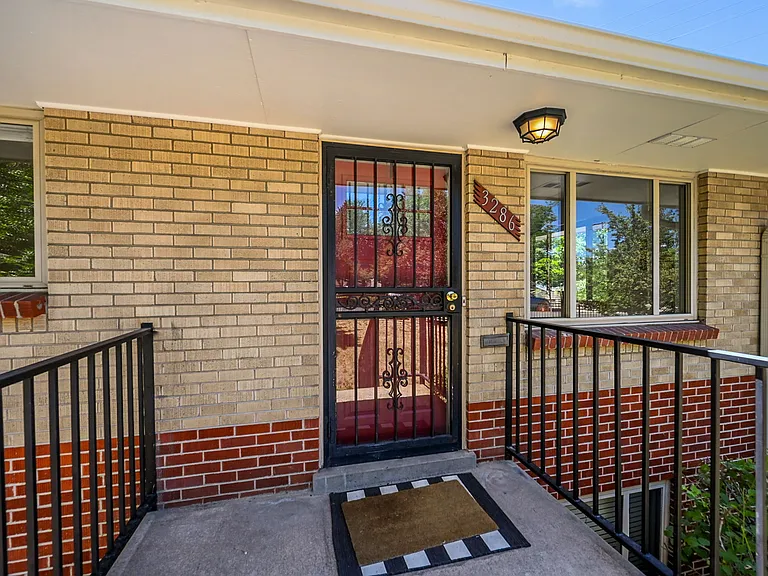 3286 W Fairview Pl — Photo 6