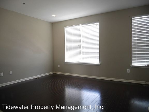 3rd image of 2709 Theresa Ln