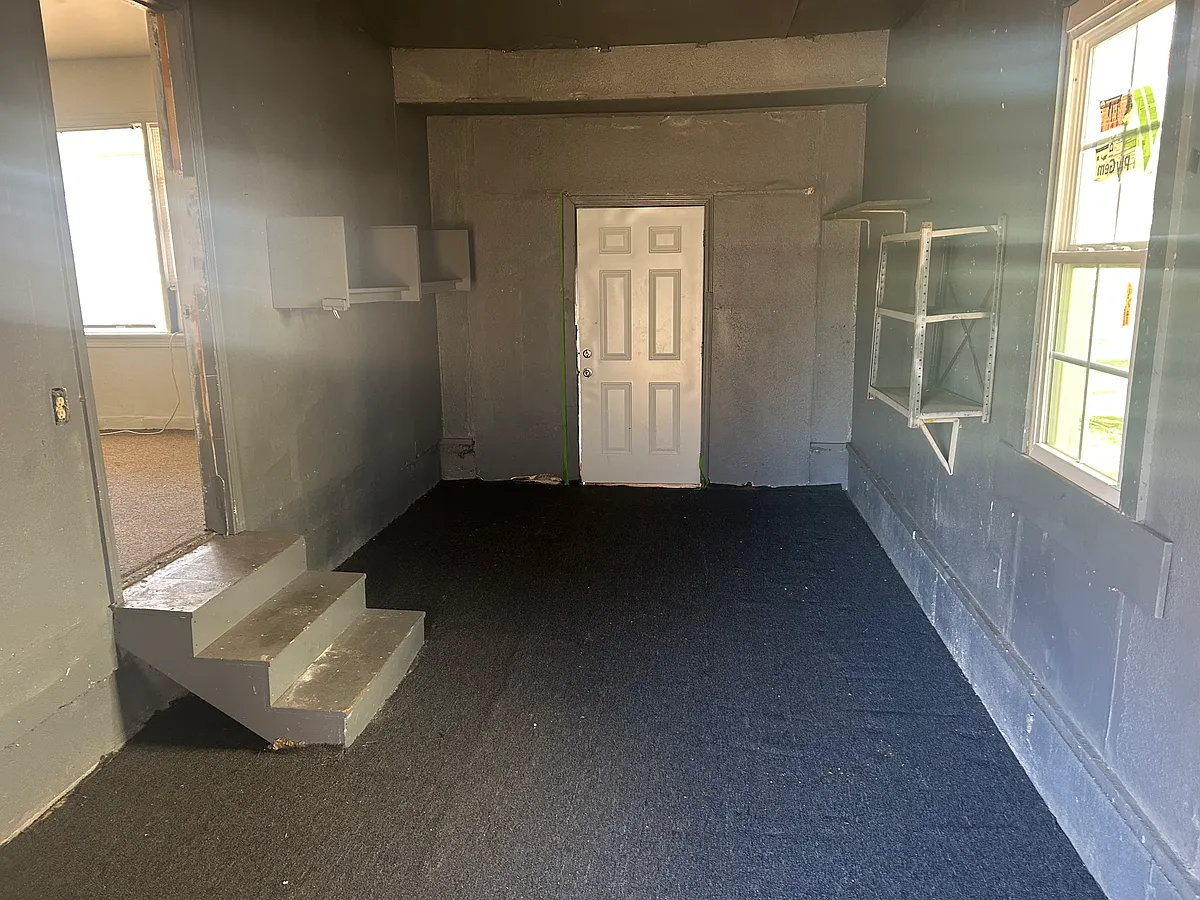 Building Photo - 3812 Woodside Dr