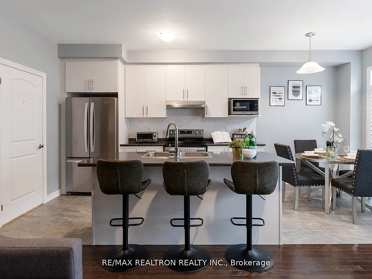 19 Sutcliffe Dr — Photo 4