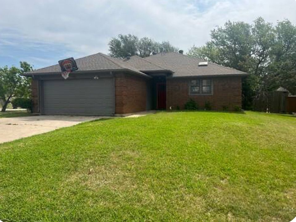 1st image of 301 Birchwood Ln