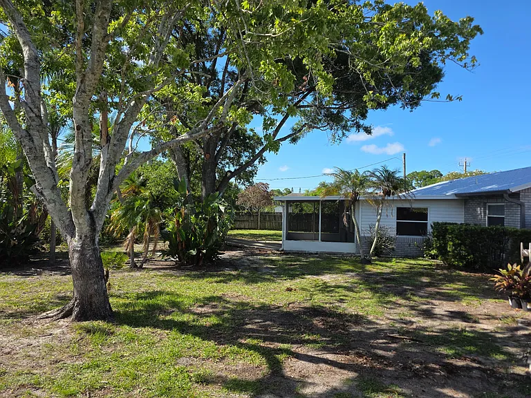190 Eldron Blvd SE — Photo 13