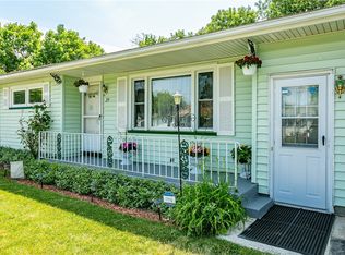 27 Schum Ln, Rochester, NY 14609