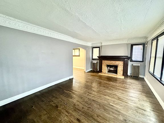 5th image of 3749 Cortland St