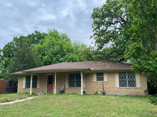 205 Royal Oaks Dr, Greenville, TX 75402