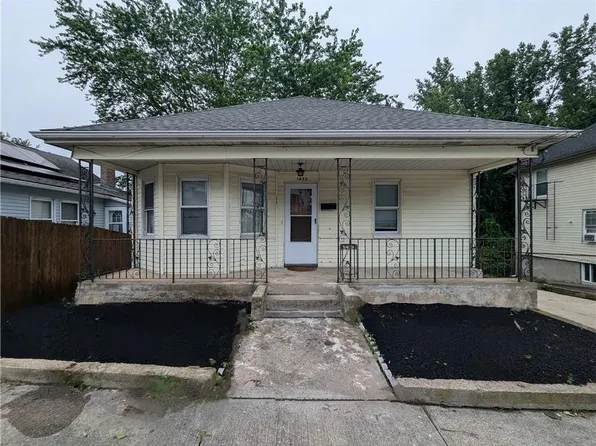 1433 Plainfield St, Johnston, RI 02919
