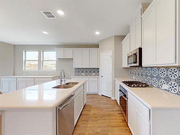 2nd image of 710 Gray Wolf Dr