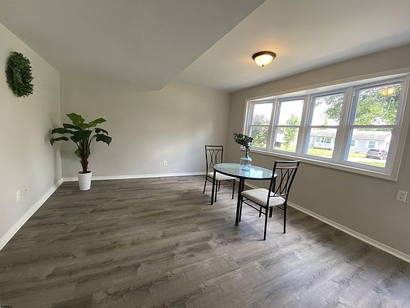 3rd image of 282 W Koch Ave