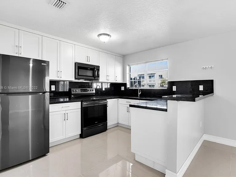 13950 SW 260th St #1 — Photo 6