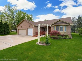 6879 John R Rd, Troy, MI 48085