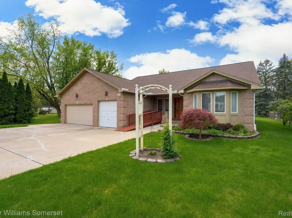 6879 John R Rd, Troy, MI 48085
