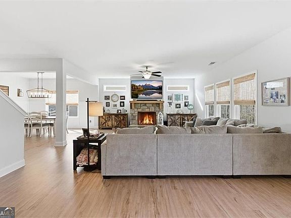 3rd image of 74 Baywood Ln