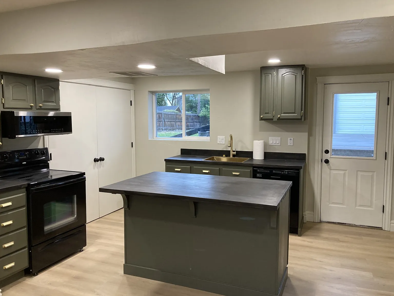 2 bed, 1348 sqft, $1,950 — Photo 2