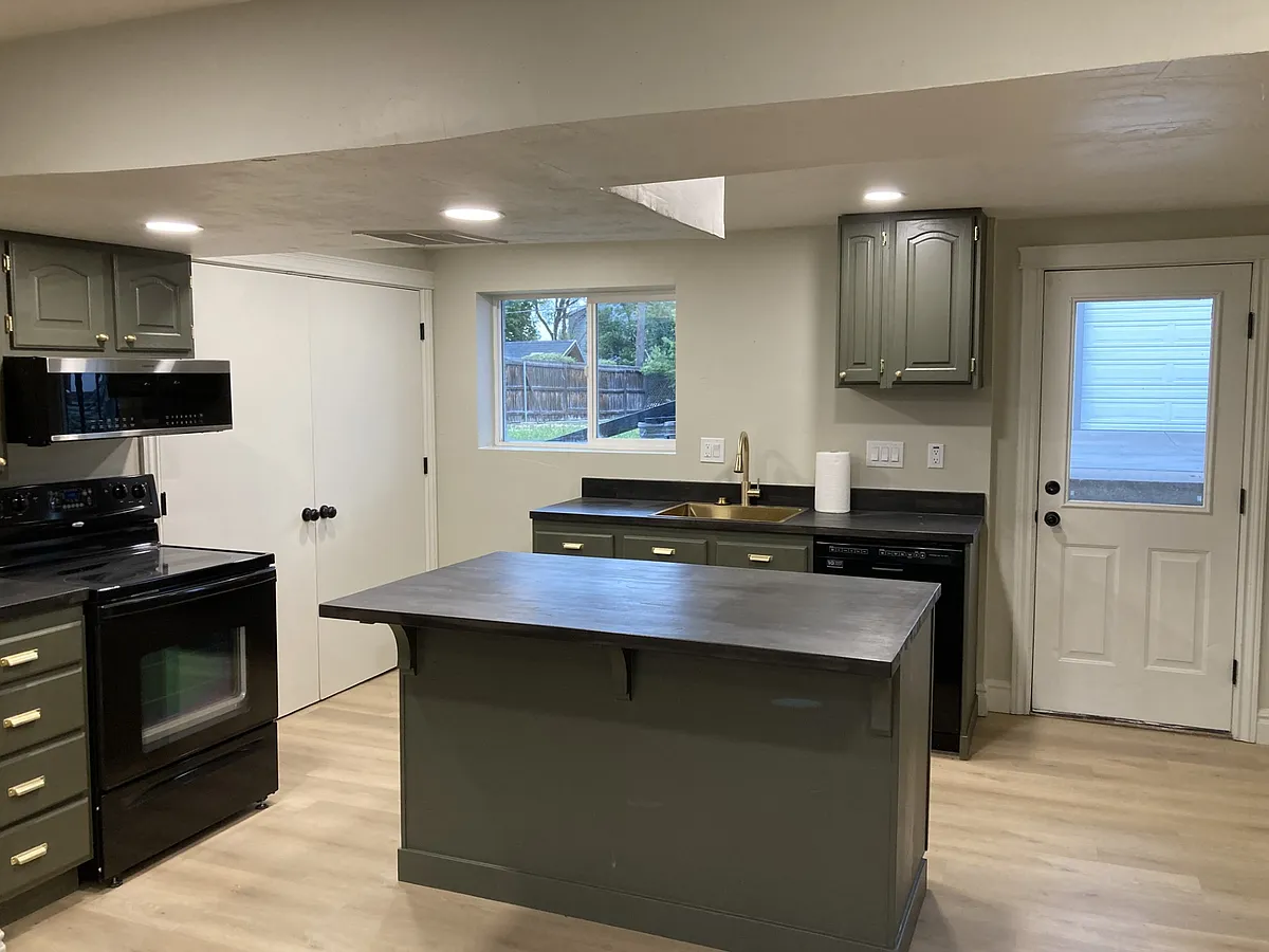 Building Photo - 1391 E McCormick Way