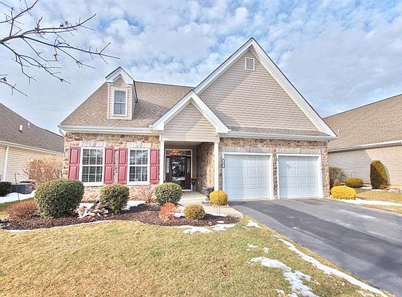 3rd image of 44 Edinburgh Dr