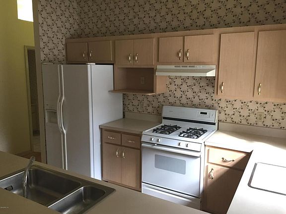4th image of 2312 NE 40th Ave