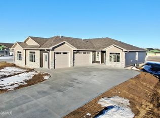 1020 Collective Ln, Bismarck, ND 58503
