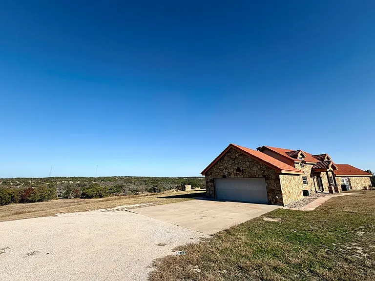8256 S US Highway 183 — Photo 5